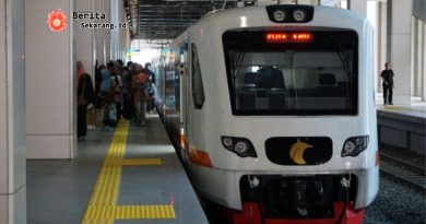 Mobil Tertemper Kereta di Stasiun Poris‑Kalideres, Jalur KRL Hanya Bisa Dilalui Bergantian